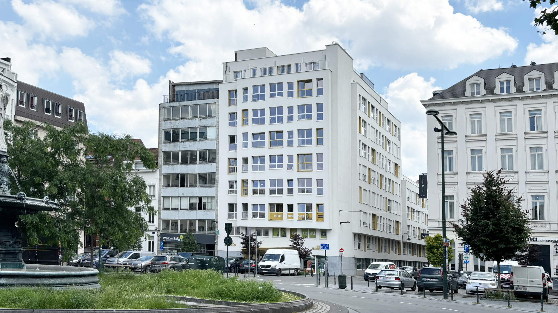 Foto van het gebouw van CVO Lethas op het Rouppeplein - Foto (c) Bruno De Lille